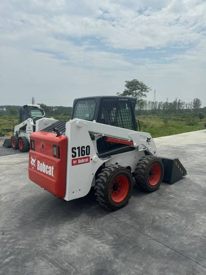 Bobcat S 160 - Мини челен товарач: снимка 3 Bobcat S 160 - Мини челен товарач: снимка 3