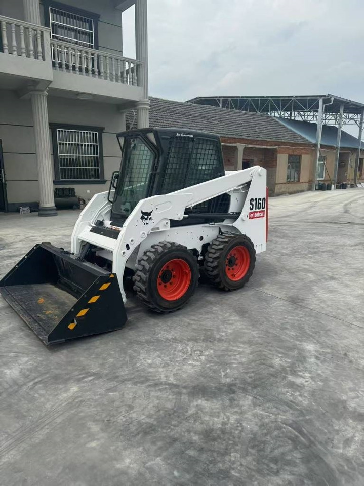 Bobcat S 160 - Мини челен товарач: снимка 5 Bobcat S 160 - Мини челен товарач: снимка 5