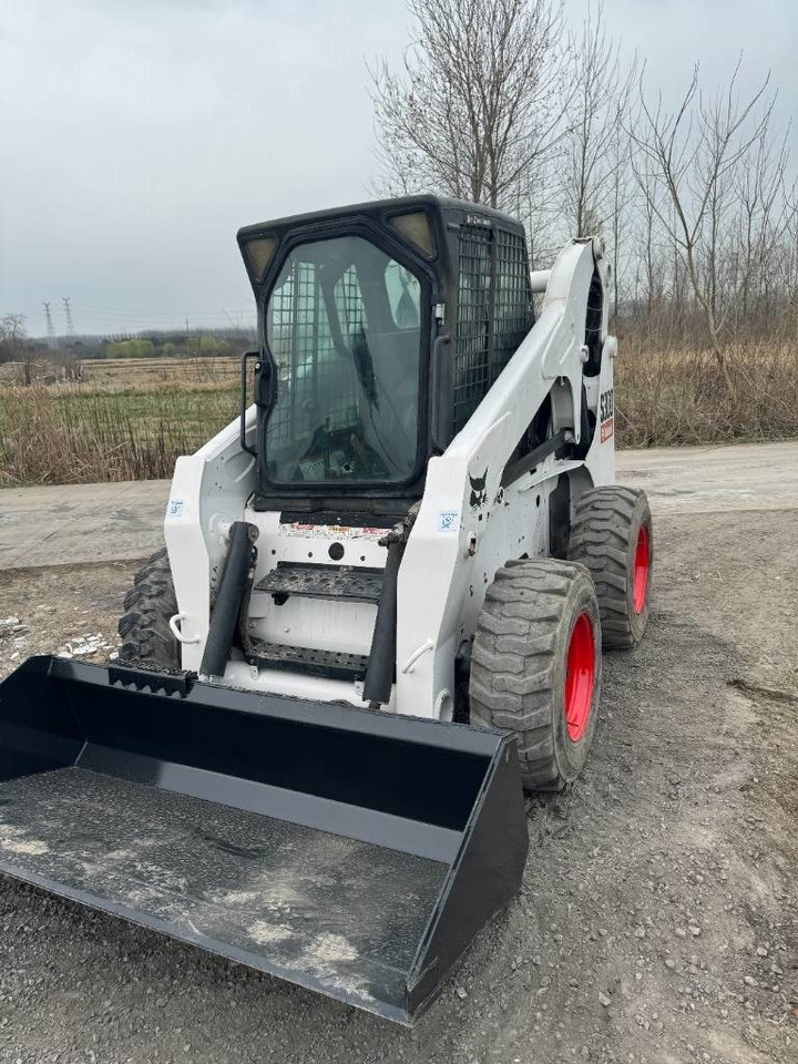 Bobcat S 300 - Мини челен товарач: снимка 3 Bobcat S 300 - Мини челен товарач: снимка 3