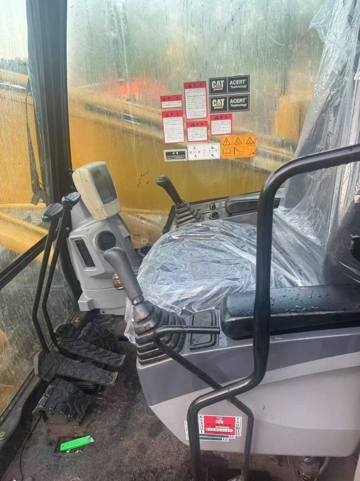 CAT 320 C - Верижен багер: снимка 4 CAT 320 C - Верижен багер: снимка 4