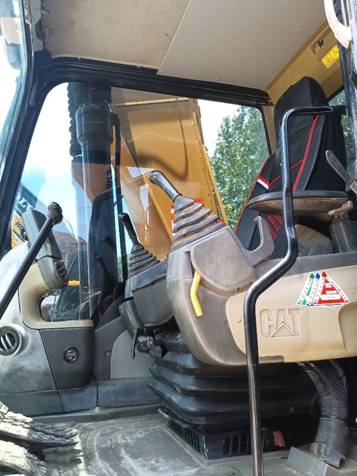 CAT 320 D2 - Верижен багер: снимка 4 CAT 320 D2 - Верижен багер: снимка 4
