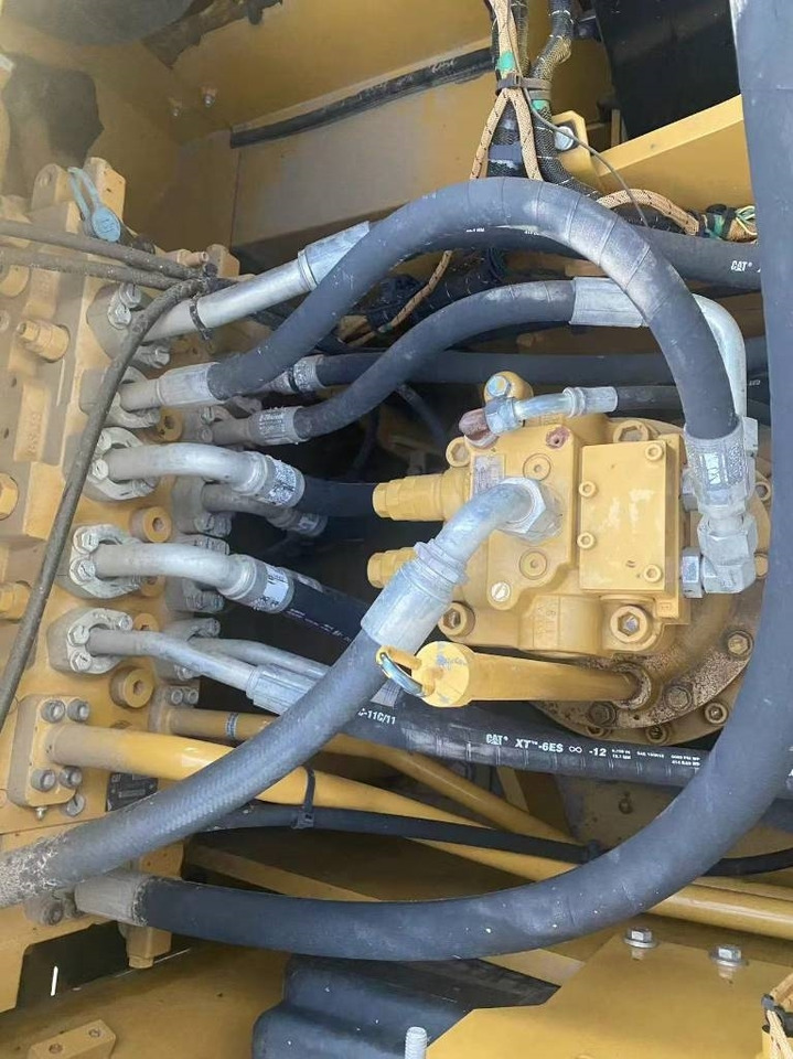 CAT 320 GC - Верижен багер: снимка 3 CAT 320 GC - Верижен багер: снимка 3