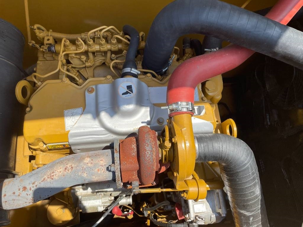 CAT 320 GC - Верижен багер: снимка 4 CAT 320 GC - Верижен багер: снимка 4