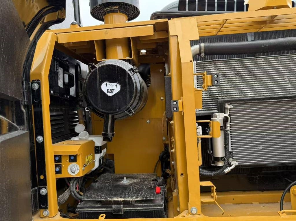 Верижен багер CAT 320D2 [ Copy ]: снимка 6