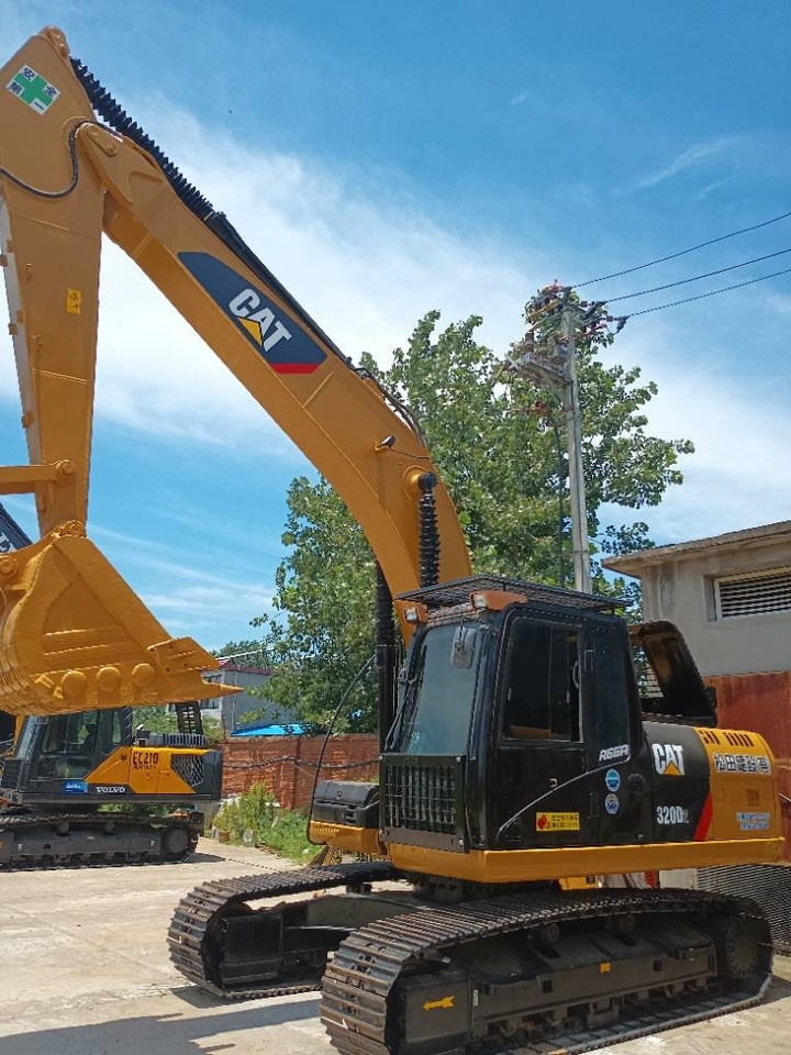 CAT 320D2 - Верижен багер: снимка 3 CAT 320D2 - Верижен багер: снимка 3