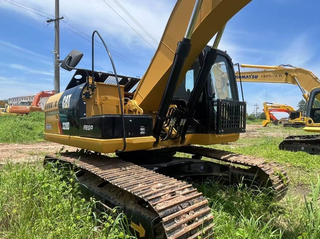 CAT 320d - Верижен багер: снимка 3 CAT 320d - Верижен багер: снимка 3