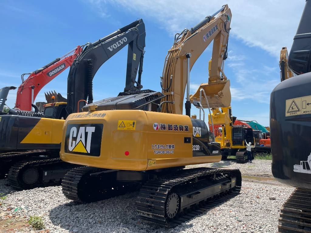 CAT 323D2 - Верижен багер: снимка 1 CAT 323D2 - Верижен багер: снимка 1