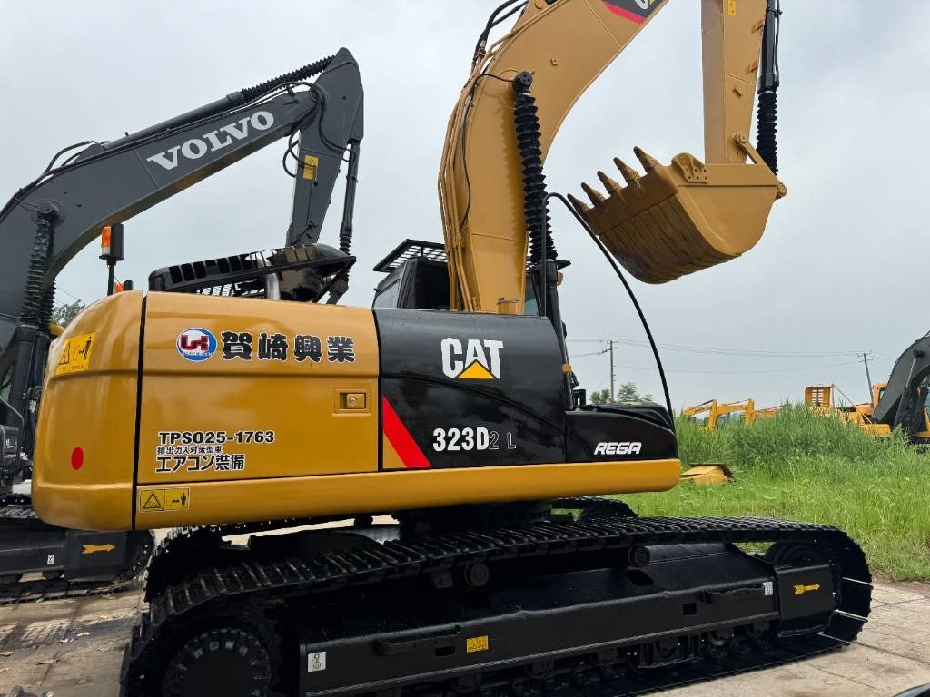 CAT 323D2 - Верижен багер: снимка 2 CAT 323D2 - Верижен багер: снимка 2