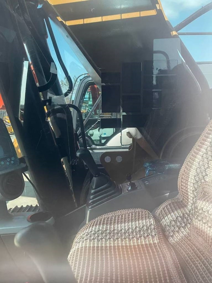 CAT 330D2 - Верижен багер: снимка 2 CAT 330D2 - Верижен багер: снимка 2