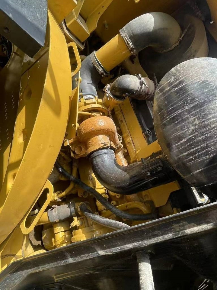 CAT 966 - Колесен багер: снимка 2 CAT 966 - Колесен багер: снимка 2