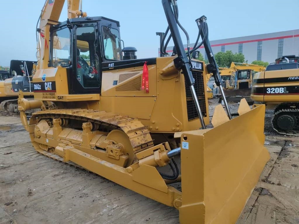 CAT D6G2 - Верижен багер: снимка 1 CAT D6G2 - Верижен багер: снимка 1