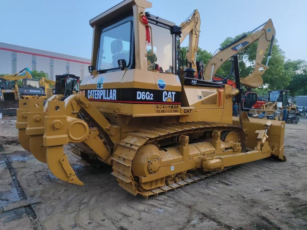 CAT D6G2 - Верижен багер: снимка 2 CAT D6G2 - Верижен багер: снимка 2