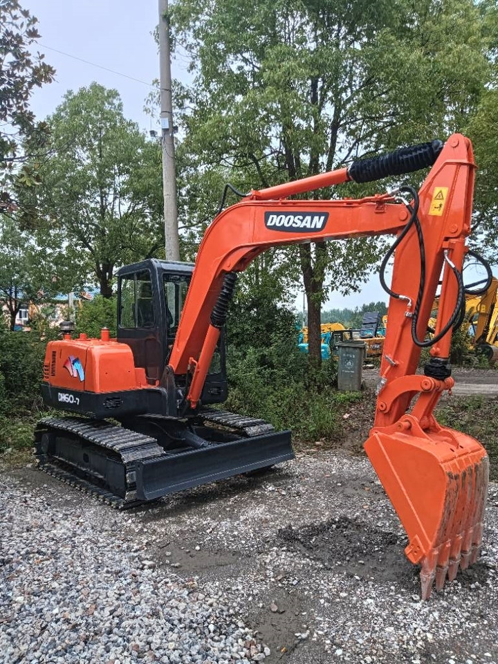 Doosan DH 60-7 - Верижен багер: снимка 1 Doosan DH 60-7 - Верижен багер: снимка 1