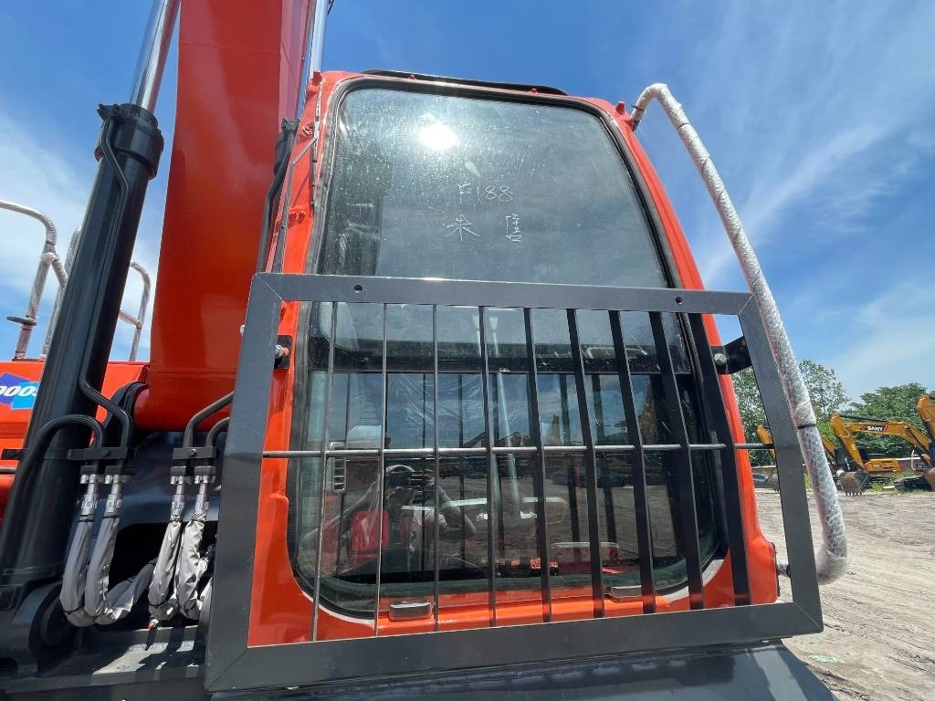 Doosan DX 300 - Верижен багер: снимка 4 Doosan DX 300 - Верижен багер: снимка 4