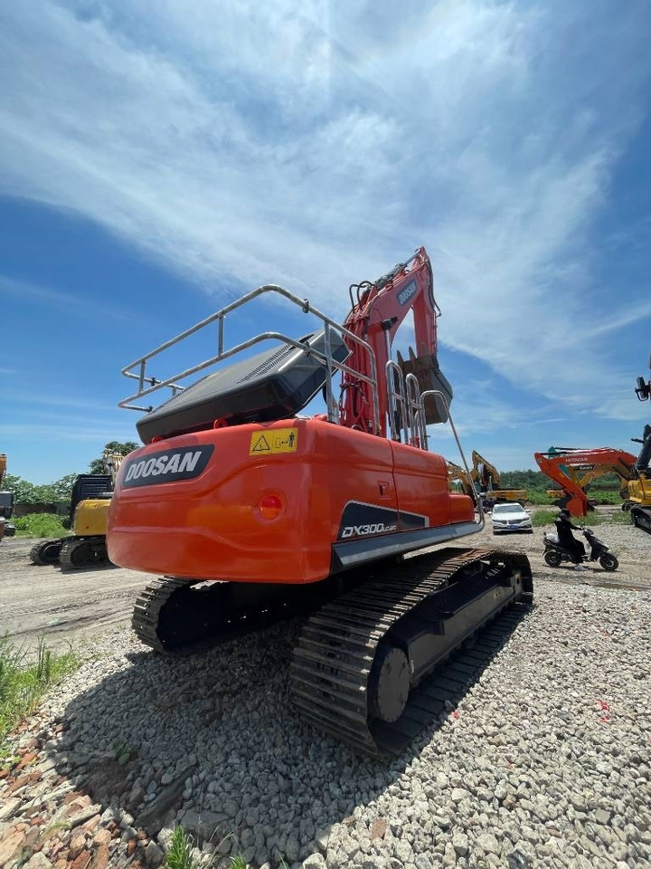 Doosan DX 300 - Верижен багер: снимка 2 Doosan DX 300 - Верижен багер: снимка 2