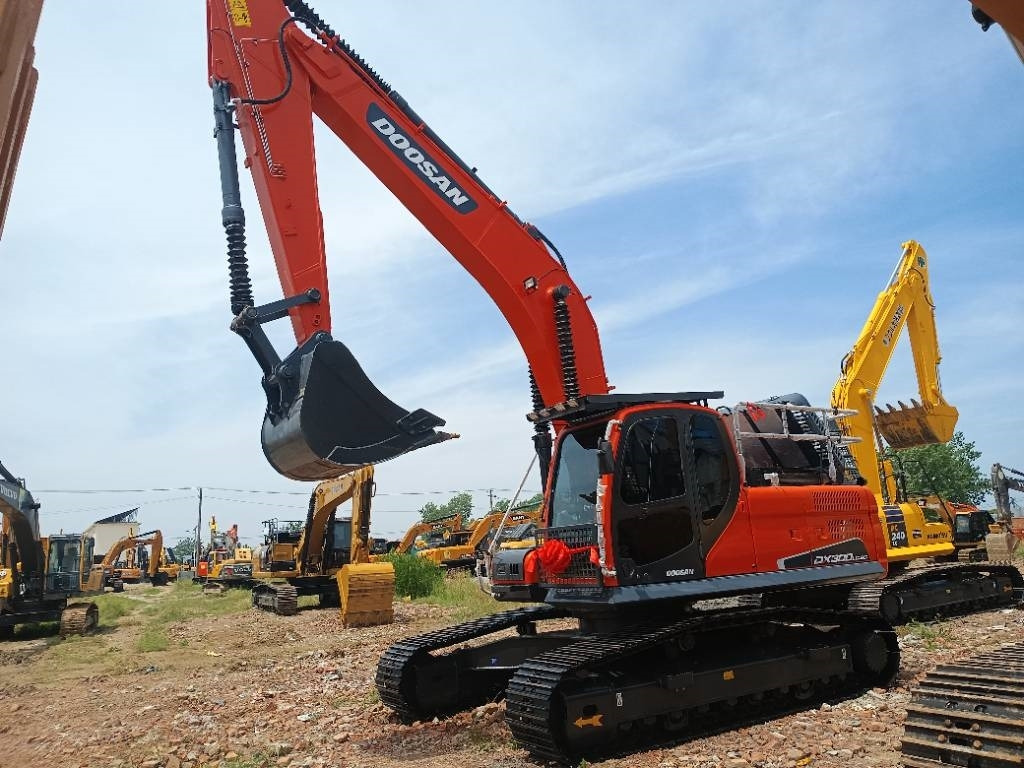 Doosan DX 300 - Верижен багер: снимка 3 Doosan DX 300 - Верижен багер: снимка 3