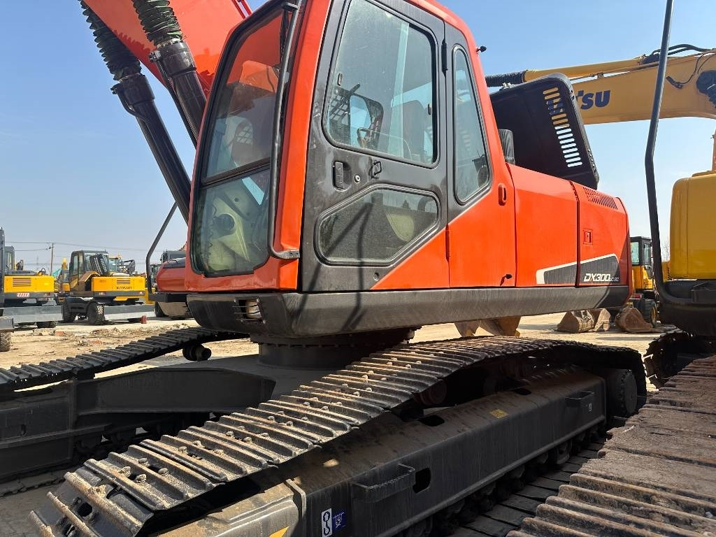 Doosan DX 300 - Верижен багер: снимка 3 Doosan DX 300 - Верижен багер: снимка 3