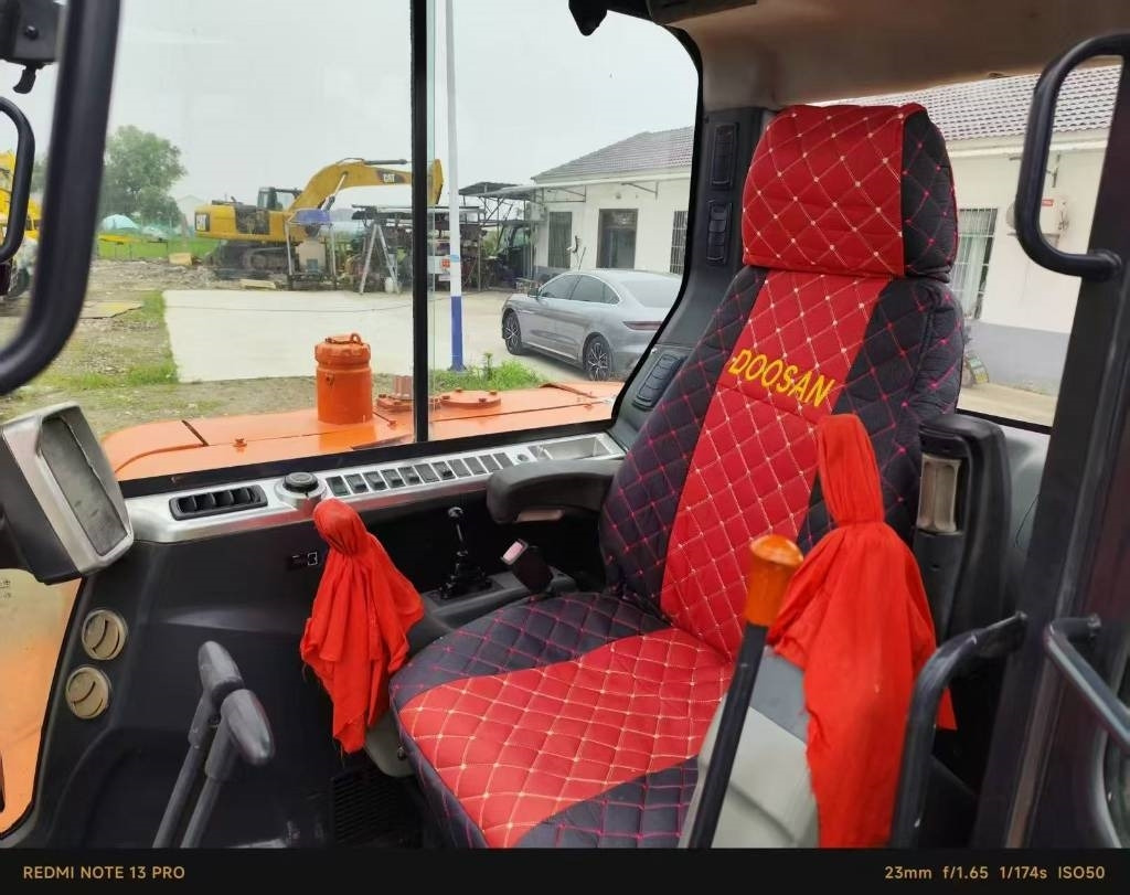 Doosan DX 60 - Мини багер: снимка 2 Doosan DX 60 - Мини багер: снимка 2