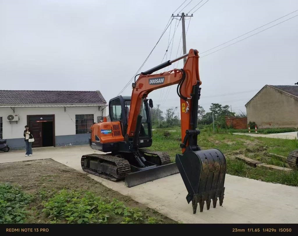 Doosan DX 60 - Мини багер: снимка 3 Doosan DX 60 - Мини багер: снимка 3