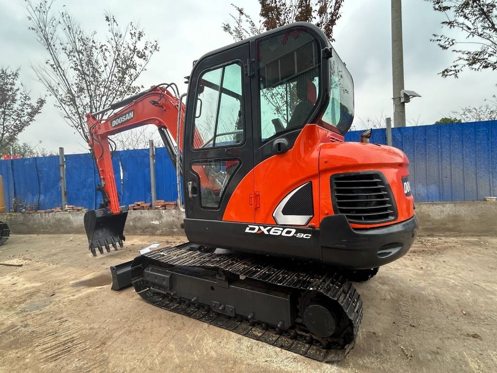 Doosan DX 60 - Мини багер: снимка 4 Doosan DX 60 - Мини багер: снимка 4