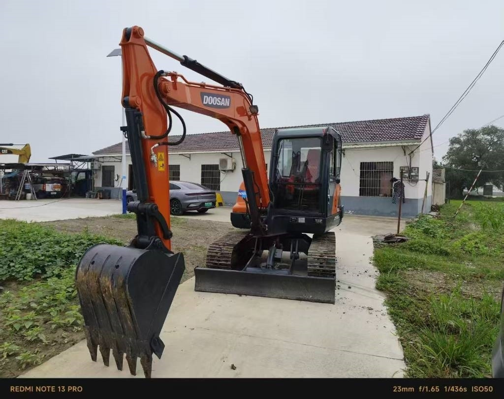 Doosan DX 60 - Мини багер: снимка 5 Doosan DX 60 - Мини багер: снимка 5