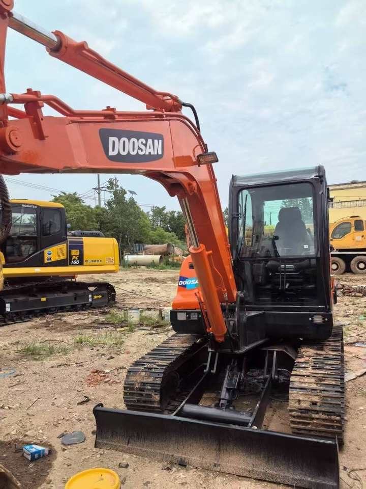Doosan DX 60 - Верижен багер: снимка 3 Doosan DX 60 - Верижен багер: снимка 3