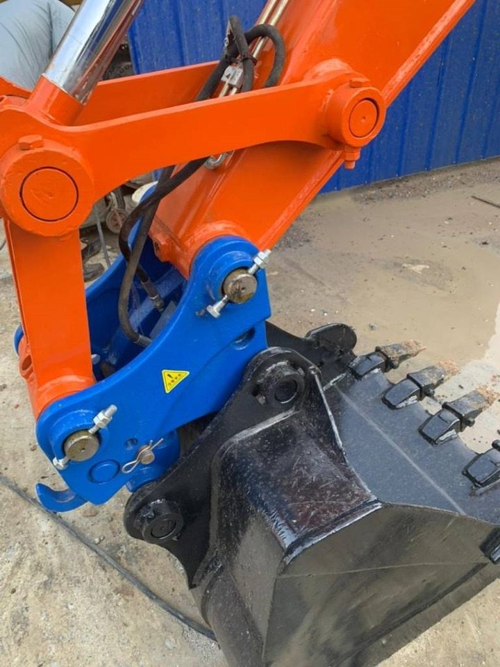 Doosan DX 75-9 C - Мини багер: снимка 4 Doosan DX 75-9 C - Мини багер: снимка 4