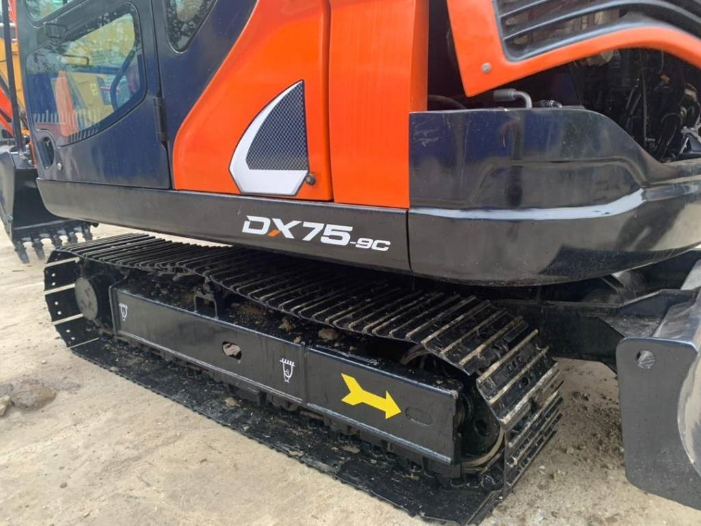 Мини багер Doosan DX 75: снимка 6