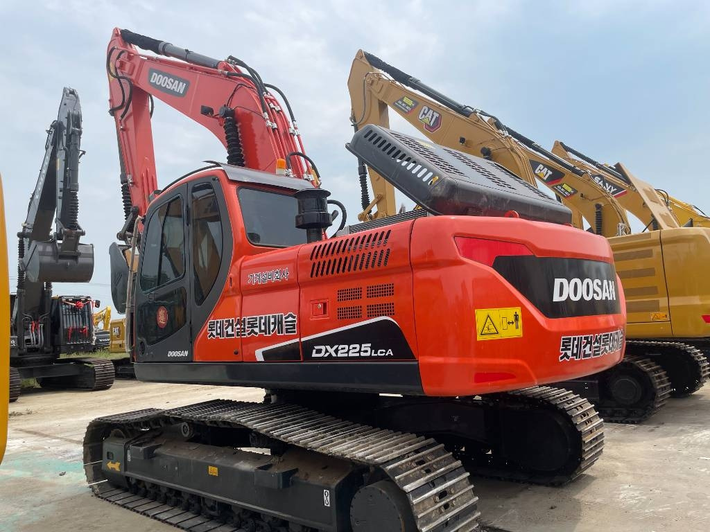 Doosan DX225LCA - Верижен багер: снимка 1 Doosan DX225LCA - Верижен багер: снимка 1