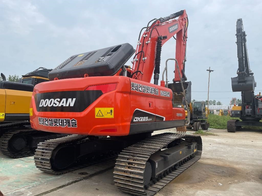 Doosan DX225LCA - Верижен багер: снимка 5 Doosan DX225LCA - Верижен багер: снимка 5
