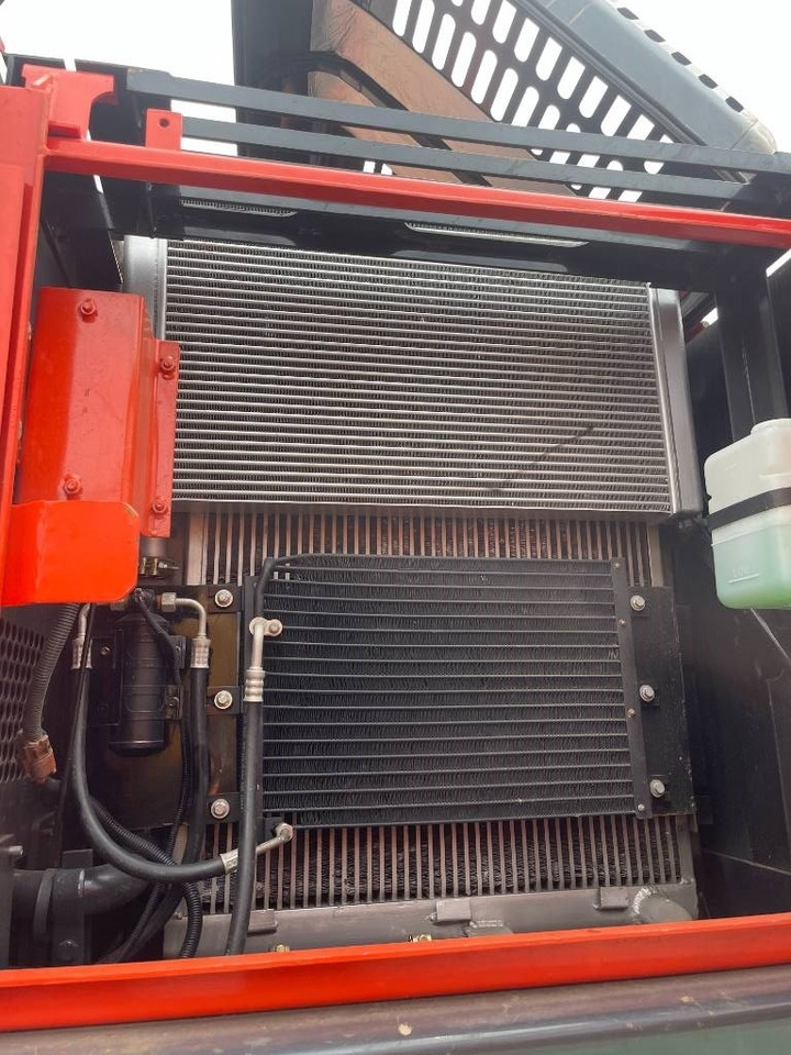 Doosan DX225LCA - Верижен багер: снимка 4 Doosan DX225LCA - Верижен багер: снимка 4