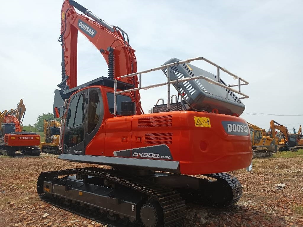 Doosan DX300LC - Верижен багер: снимка 4 Doosan DX300LC - Верижен багер: снимка 4