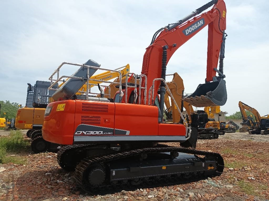 Doosan DX300LC - Верижен багер: снимка 1 Doosan DX300LC - Верижен багер: снимка 1