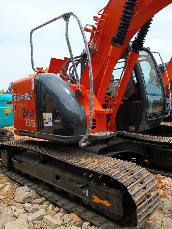 Hitachi ZX 135 - Верижен багер: снимка 2 Hitachi ZX 135 - Верижен багер: снимка 2
