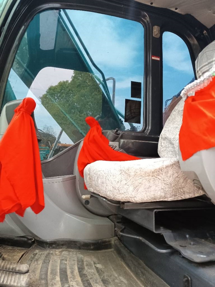 Hitachi ZX 135 - Верижен багер: снимка 4 Hitachi ZX 135 - Верижен багер: снимка 4