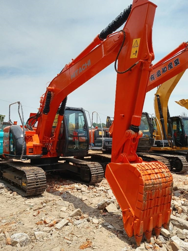 Hitachi ZX 135 - Верижен багер: снимка 1 Hitachi ZX 135 - Верижен багер: снимка 1