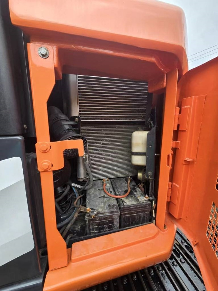 Hitachi ZX 135 US - Верижен багер: снимка 5 Hitachi ZX 135 US - Верижен багер: снимка 5