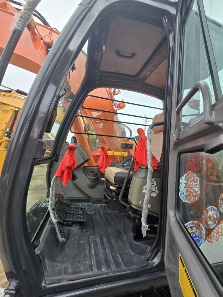 Hitachi ZX 135 US - Верижен багер: снимка 4 Hitachi ZX 135 US - Верижен багер: снимка 4