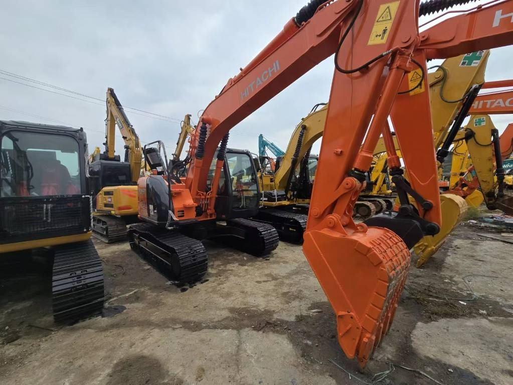 Hitachi ZX 135 US - Верижен багер: снимка 4 Hitachi ZX 135 US - Верижен багер: снимка 4