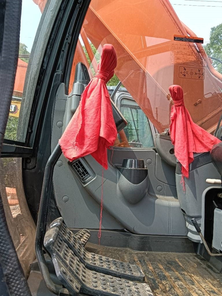 Hitachi ZX 160 - Верижен багер: снимка 5 Hitachi ZX 160 - Верижен багер: снимка 5