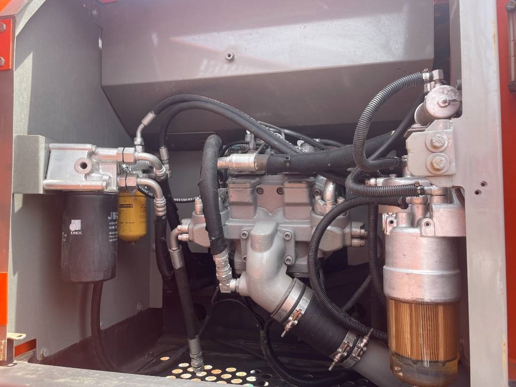 Лизинг на Hitachi ZX 200  Hitachi ZX 200: снимка 11