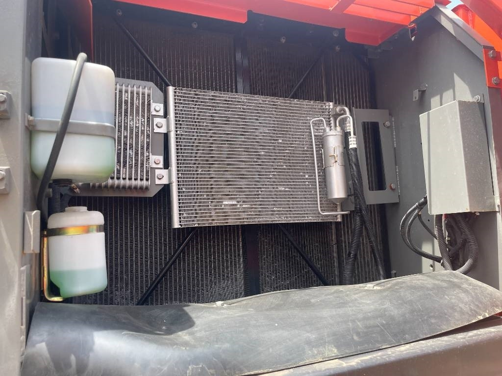 Hitachi ZX 200 - Верижен багер: снимка 4 Hitachi ZX 200 - Верижен багер: снимка 4