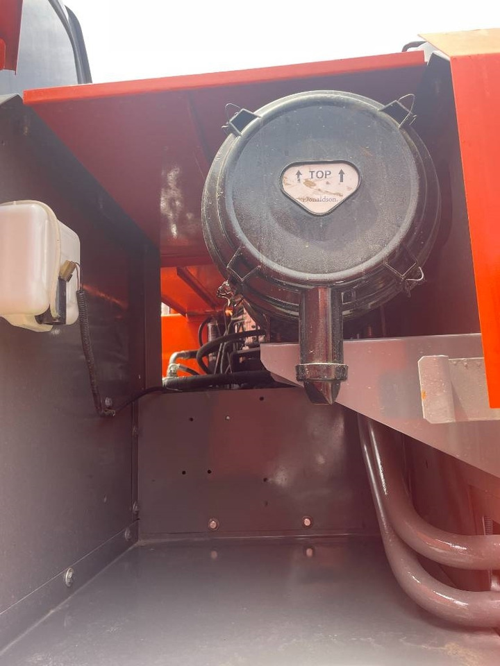 Hitachi ZX 200 - Верижен багер: снимка 5 Hitachi ZX 200 - Верижен багер: снимка 5