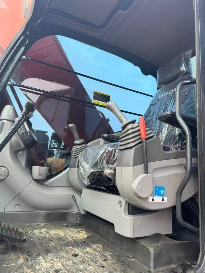 Hitachi ZX 200 - Верижен багер: снимка 4 Hitachi ZX 200 - Верижен багер: снимка 4