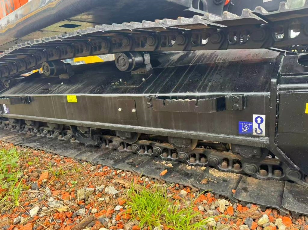 Hitachi ZX 200 - Верижен багер: снимка 5 Hitachi ZX 200 - Верижен багер: снимка 5