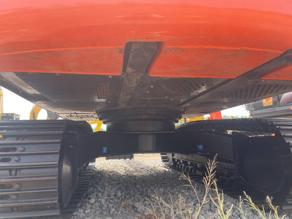 Hitachi ZX 200 - Верижен багер: снимка 5 Hitachi ZX 200 - Верижен багер: снимка 5