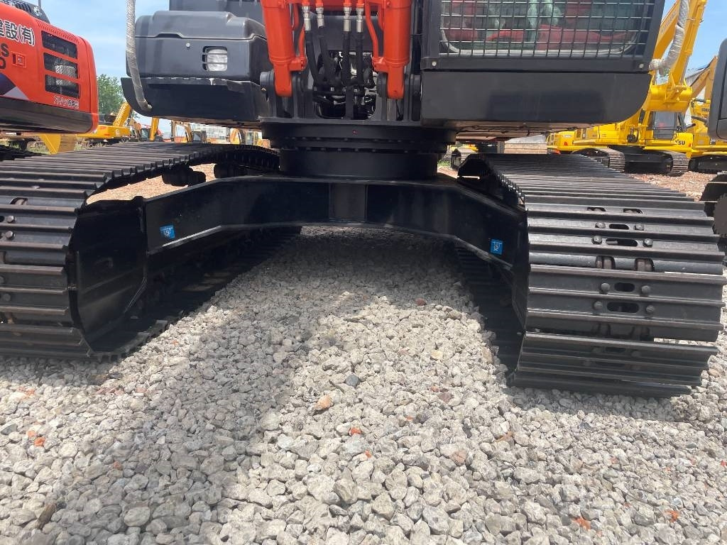 Hitachi ZX 200 - Верижен багер: снимка 4 Hitachi ZX 200 - Верижен багер: снимка 4