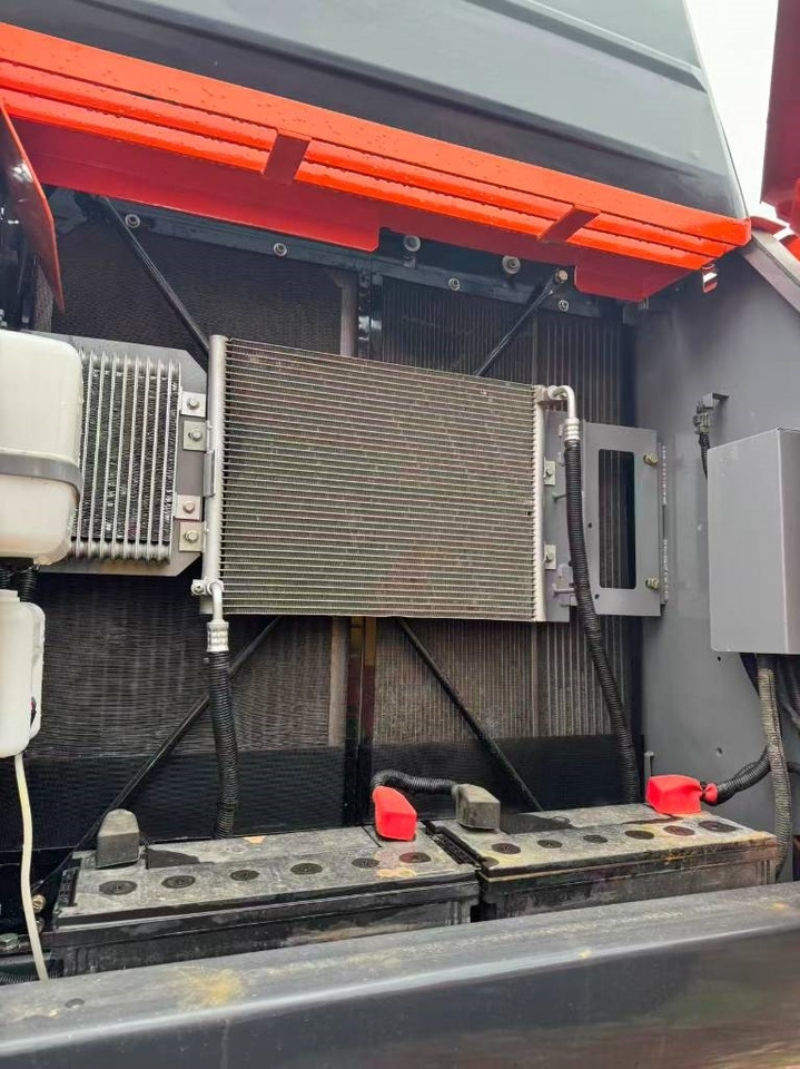 Hitachi ZX 200 - Верижен багер: снимка 3 Hitachi ZX 200 - Верижен багер: снимка 3