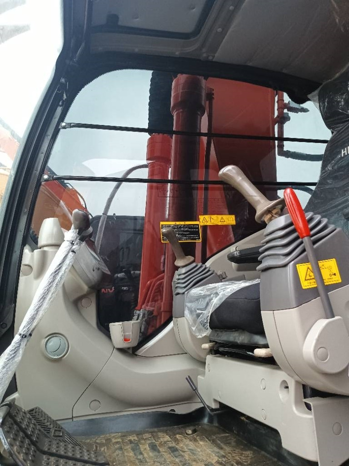 Hitachi ZX 200 - Верижен багер: снимка 3 Hitachi ZX 200 - Верижен багер: снимка 3