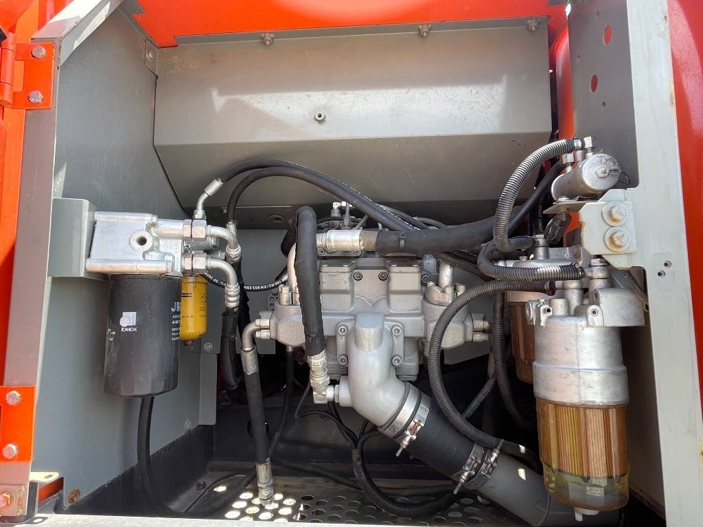 Hitachi ZX 200 - Верижен багер: снимка 5 Hitachi ZX 200 - Верижен багер: снимка 5